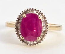 Load image into Gallery viewer, 2562: Vintage: 18ct Gold Burmese Ruby Diamonds Cluster Ring
