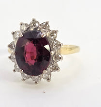 Cargar imagen en el visor de la galería, 2740: Vintage 18ct Gold Pyrope Garnet 14 Diamonds Diana Cluster Ring
