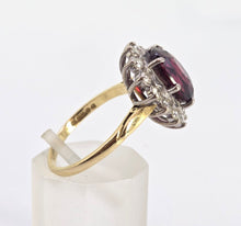 Cargar imagen en el visor de la galería, 2740: Vintage 18ct Gold Pyrope Garnet 14 Diamonds Diana Cluster Ring
