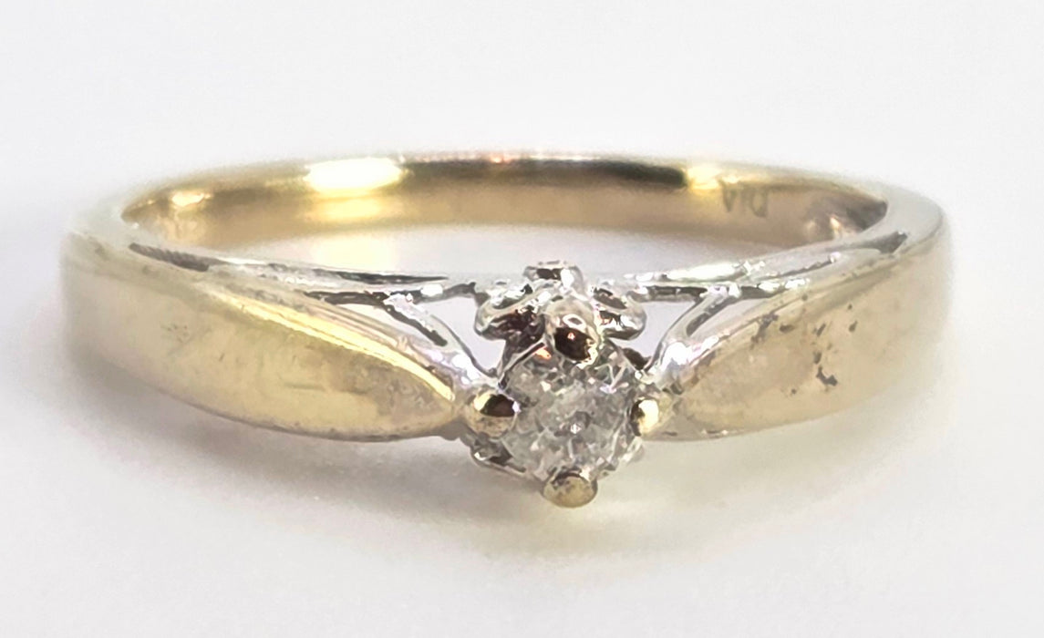 0606 Vintage: 9ct Yellow & White Gold Round Cut Natural Diamond Solitaire Ring