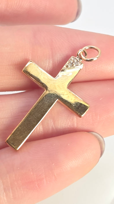 0607: Vintage: 9ct Gold Diamonds Cross/ Pendant- lovely condition