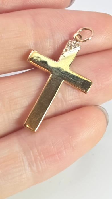 0607: Vintage: 9ct Gold Diamonds Cross/ Pendant- lovely condition