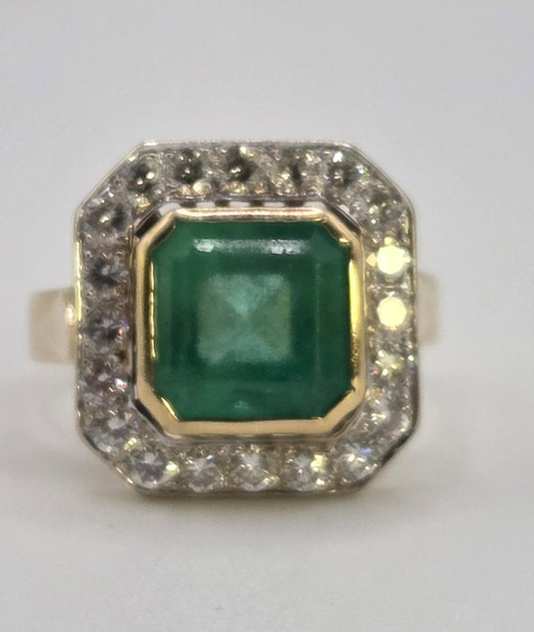 2614- Vintage: 18ct Gold Emerald (4.33ct) Diamonds Ring - From 1998