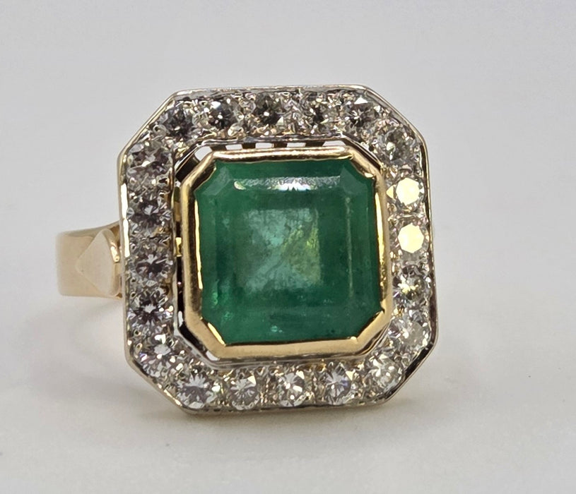 2614- Vintage: 18ct Gold Emerald (4.33ct) Diamonds Ring - From 1998
