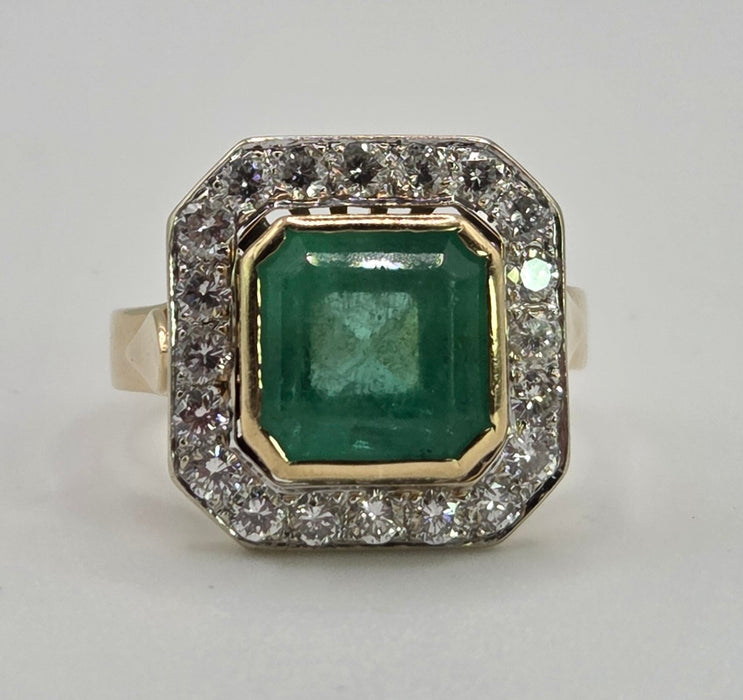 2614- Vintage: 18ct Gold Emerald (4.33ct) Diamonds Ring - From 1998
