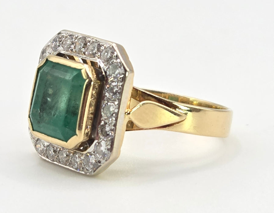 2614- Vintage: 18ct Gold Emerald (4.33ct) Diamonds Ring - From 1998