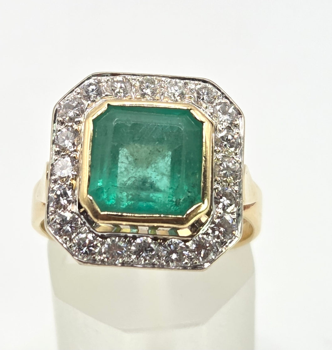 2614- Vintage: 18ct Gold Emerald (4.33ct) Diamonds Ring - From 1998