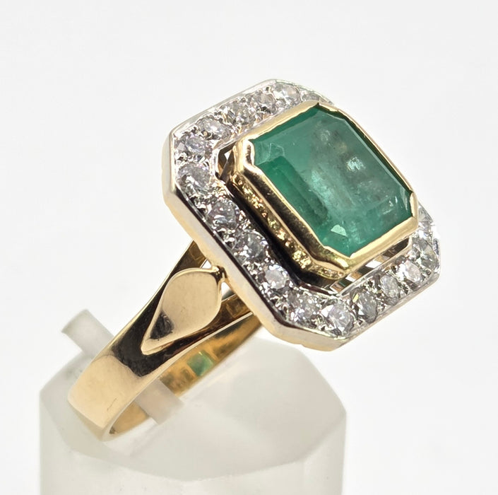 2614- Vintage: 18ct Gold Emerald (4.33ct) Diamonds Ring - From 1998