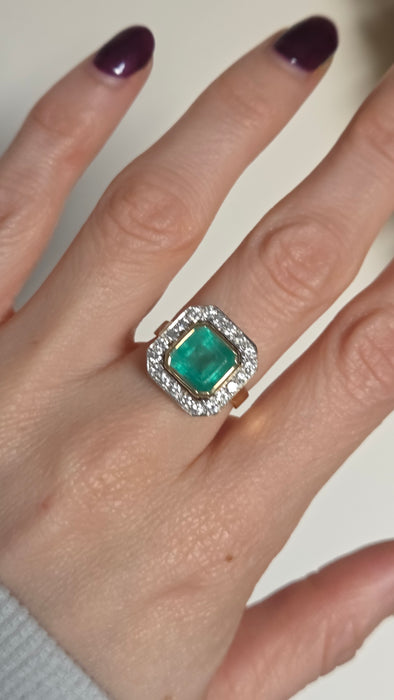 2614- Vintage: 18ct Gold Emerald (4.33ct) Diamonds Ring - From 1998