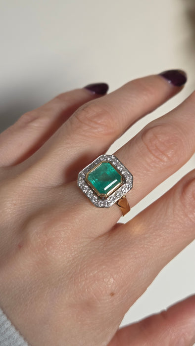 2614- Vintage: 18ct Gold Emerald (4.33ct) Diamonds Ring - From 1998