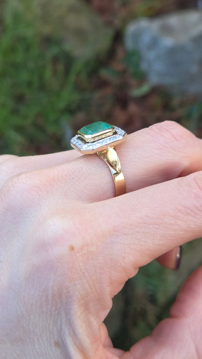 2614- Vintage: 18ct Gold Emerald (4.33ct) Diamonds Ring - From 1998