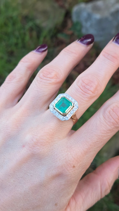 2614- Vintage: 18ct Gold Emerald (4.33ct) Diamonds Ring - From 1998