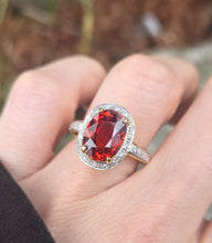 Load image into Gallery viewer, 0635 Vintage: 18ct Gold  Orange Spessartite Garnet Diamonds Cluster Ring- A rare find
