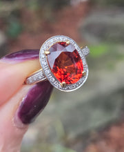 Load image into Gallery viewer, 0635 Vintage: 18ct Gold  Orange Spessartite Garnet Diamonds Cluster Ring- A rare find
