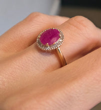 Load image into Gallery viewer, 2562: Vintage: 18ct Gold Burmese Ruby Diamonds Cluster Ring
