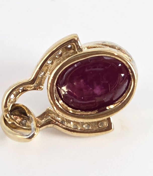 4730: Vintage:  9ct Gold Star Ruby 14 Natural Sparkling Diamonds Pendant