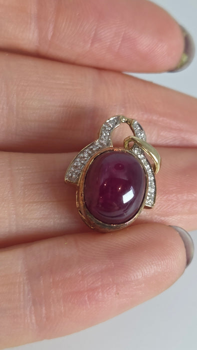 4730: Vintage:  9ct Gold Star Ruby 14 Natural Sparkling Diamonds Pendant