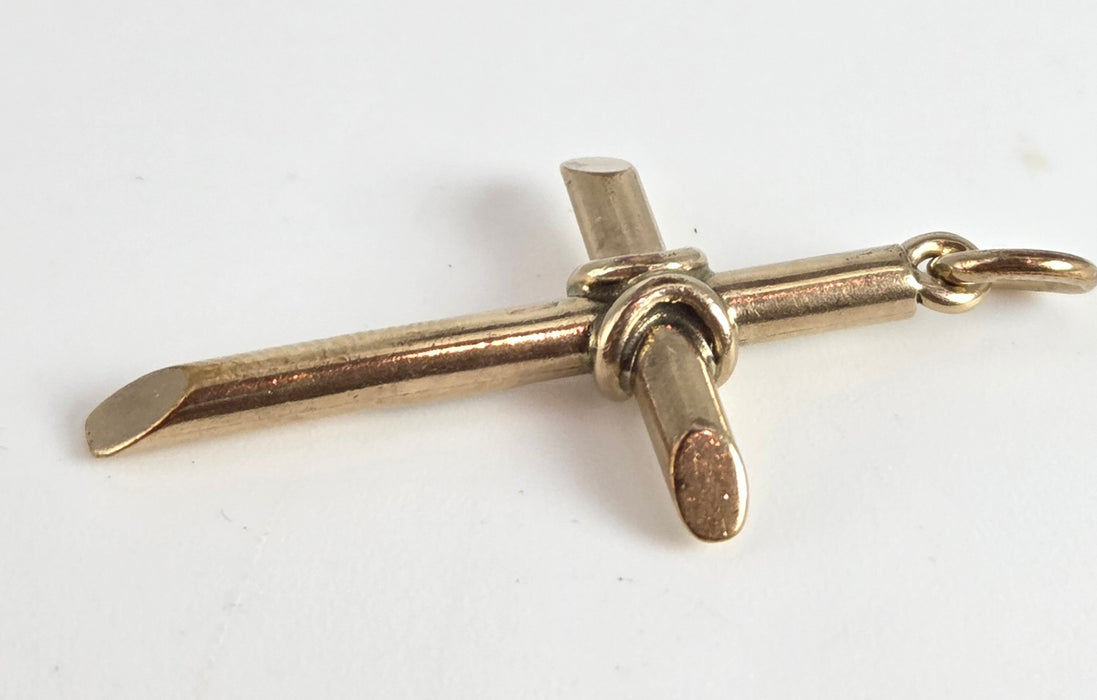 4355 Vintage: 9ct Gold Cross Pendant - From 1965