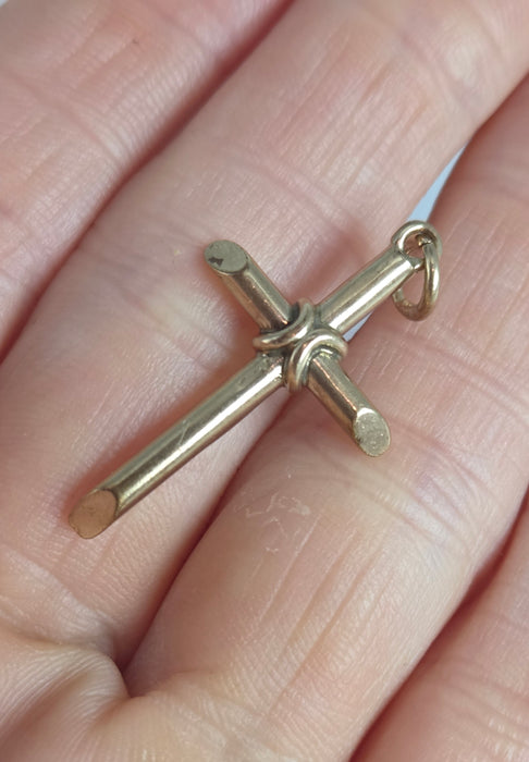 4355 Vintage: 9ct Gold Cross Pendant - From 1965