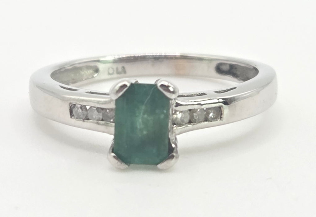 0631- Vintage: 18ct White Gold Emerald Cut Emerald Diamonds Dress Ring