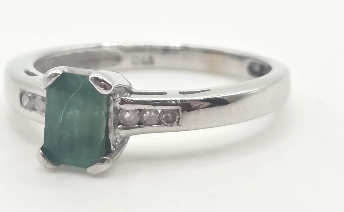 0631- Vintage: 18ct White Gold Emerald Cut Emerald Diamonds Dress Ring