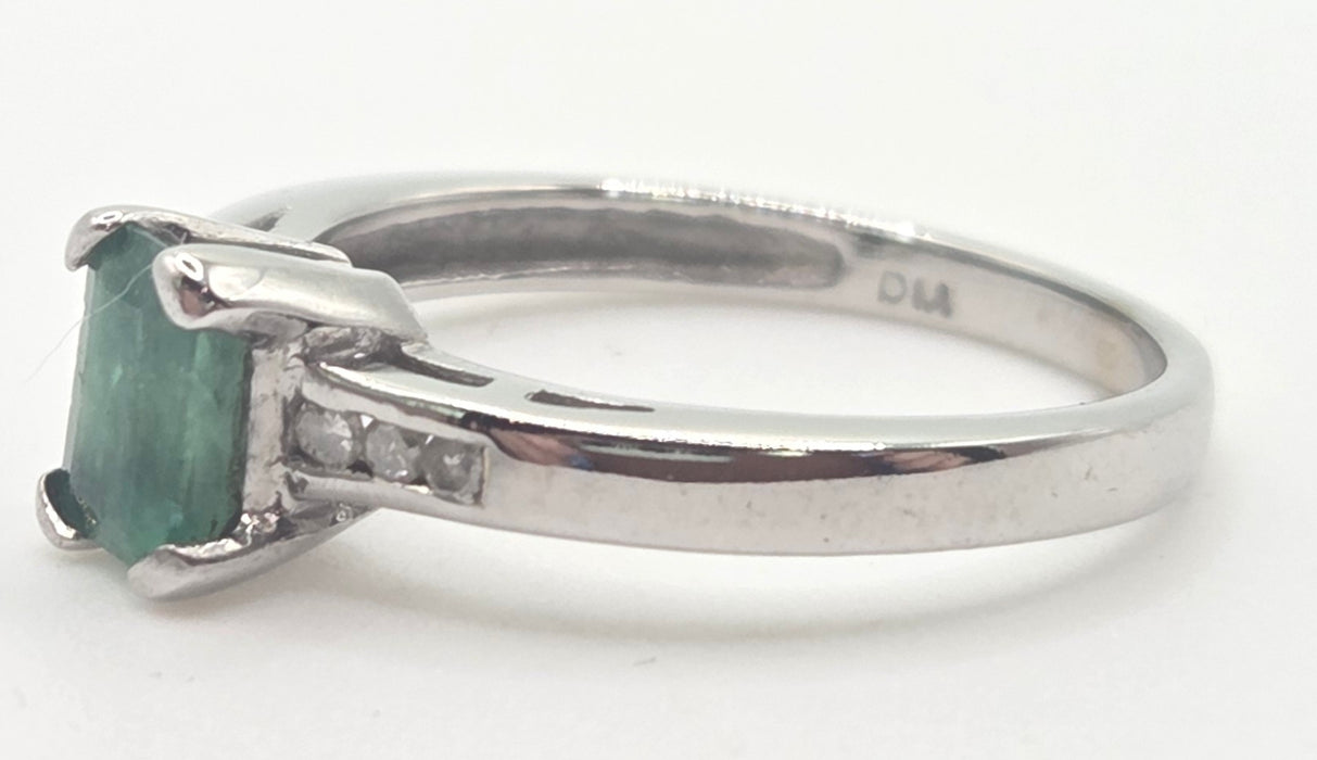 0631- Vintage: 18ct White Gold Emerald Cut Emerald Diamonds Dress Ring