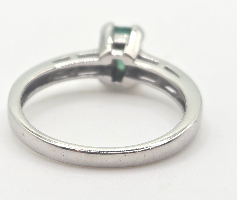 0631- Vintage: 18ct White Gold Emerald Cut Emerald Diamonds Dress Ring