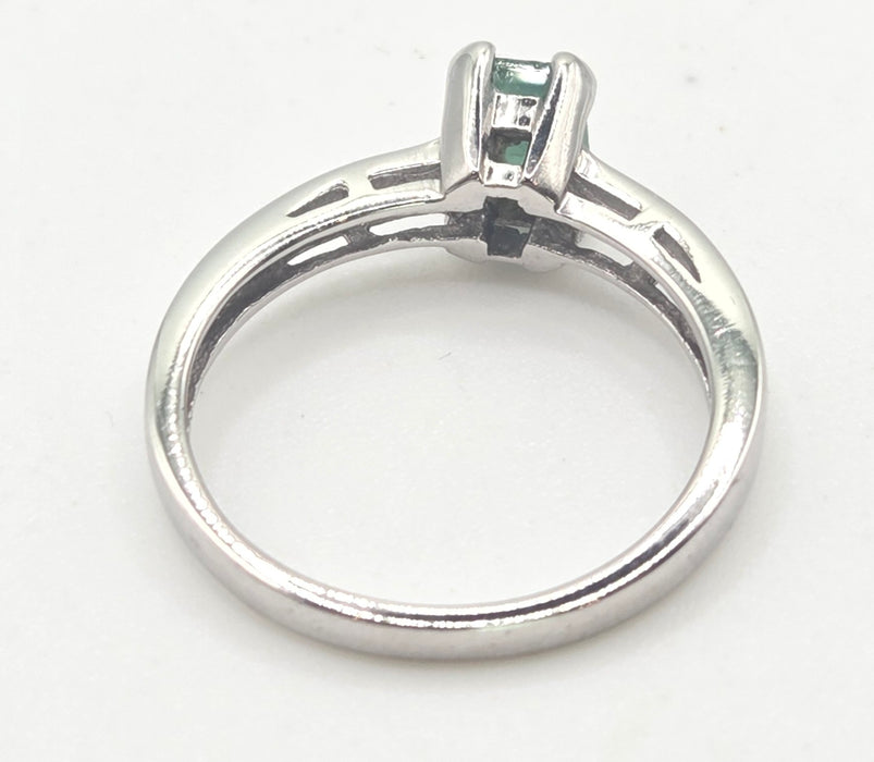 0631- Vintage: 18ct White Gold Emerald Cut Emerald Diamonds Dress Ring