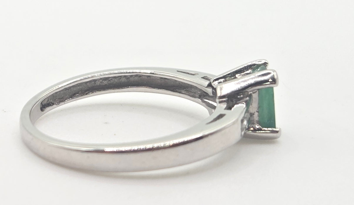 0631- Vintage: 18ct White Gold Emerald Cut Emerald Diamonds Dress Ring