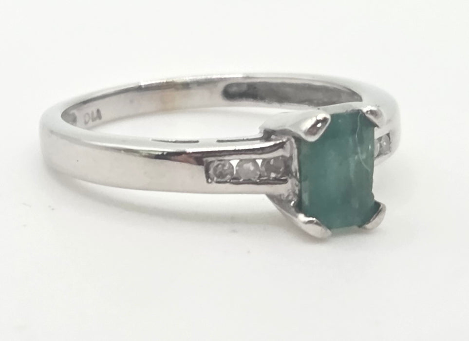0631- Vintage: 18ct White Gold Emerald Cut Emerald Diamonds Dress Ring