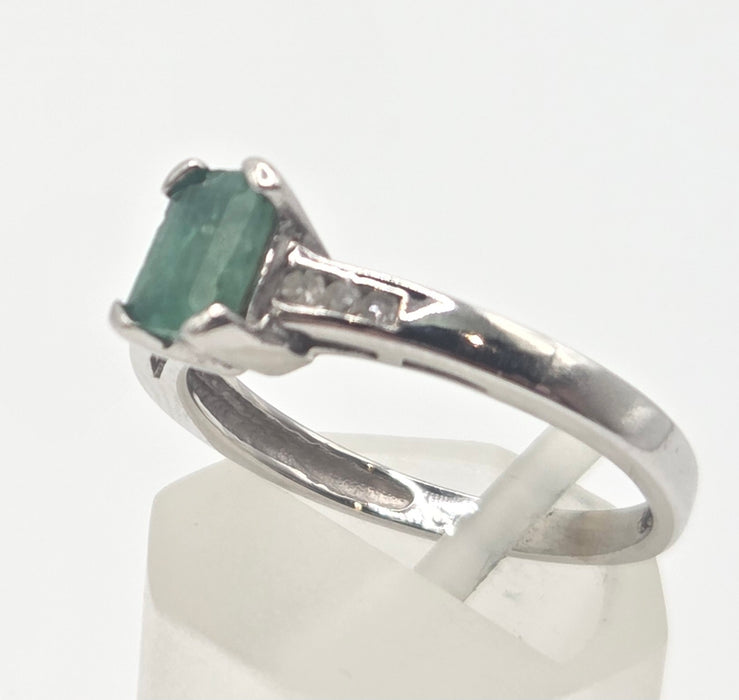 0631- Vintage: 18ct White Gold Emerald Cut Emerald Diamonds Dress Ring