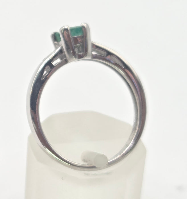 0631- Vintage: 18ct White Gold Emerald Cut Emerald Diamonds Dress Ring