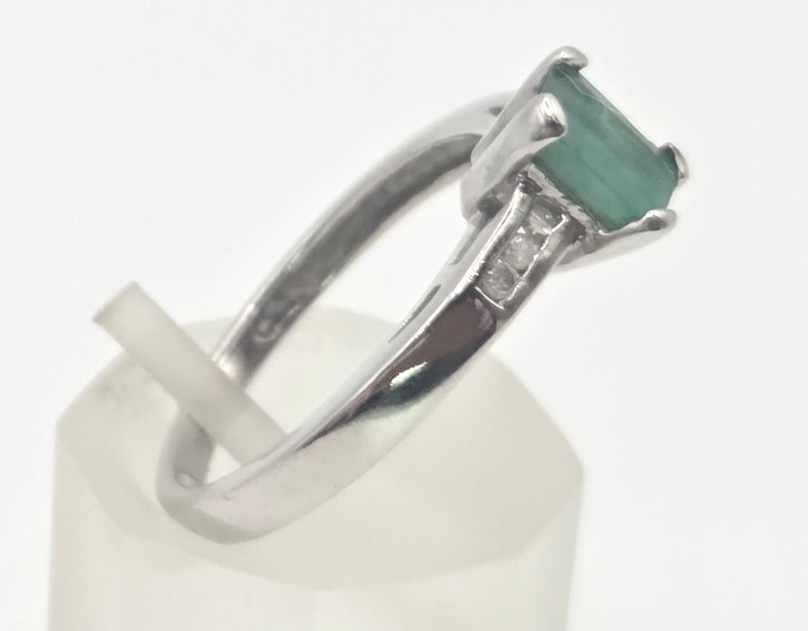 0631- Vintage: 18ct White Gold Emerald Cut Emerald Diamonds Dress Ring
