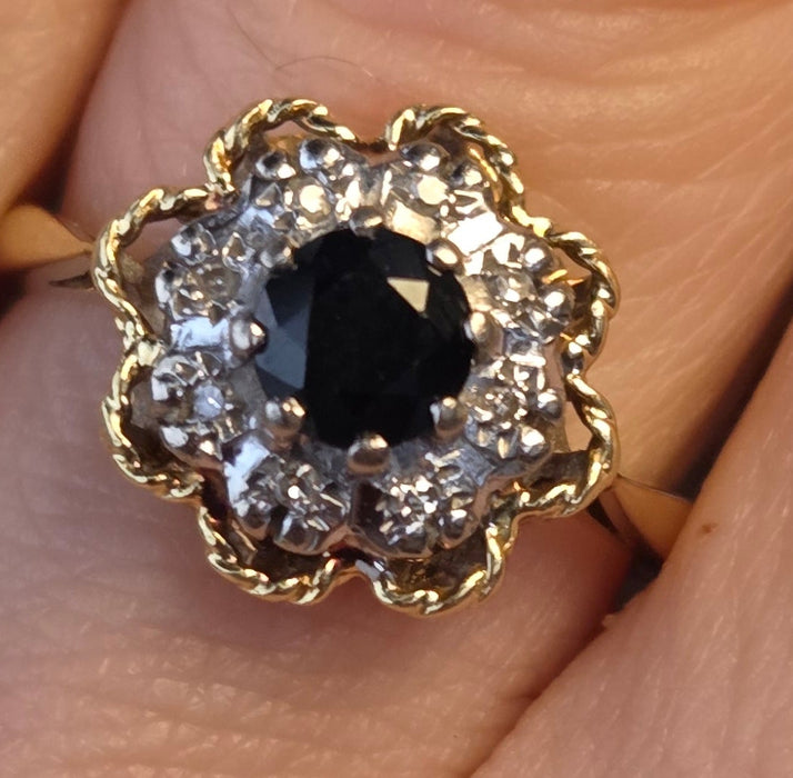 0630: Vintage 18ct Gold French Blues Sapphire Diamonds Flower Head Cluster Ring