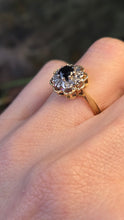 Cargar imagen en el visor de la galería, 0630: Vintage 18ct Gold French Blues Sapphire Diamonds Flower Head Cluster Ring
