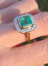 Load image into Gallery viewer, 2614- Vintage: 18ct Gold Emerald (4.33ct) Diamonds Ring - From 1998
