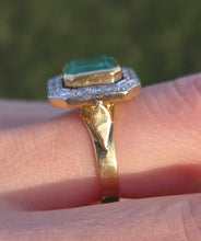 Load image into Gallery viewer, 2614- Vintage: 18ct Gold Emerald (4.33ct) Diamonds Ring - From 1998
