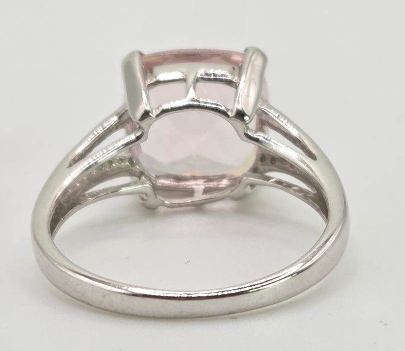 2710: 9ct White Gold Pink Morganite Ring