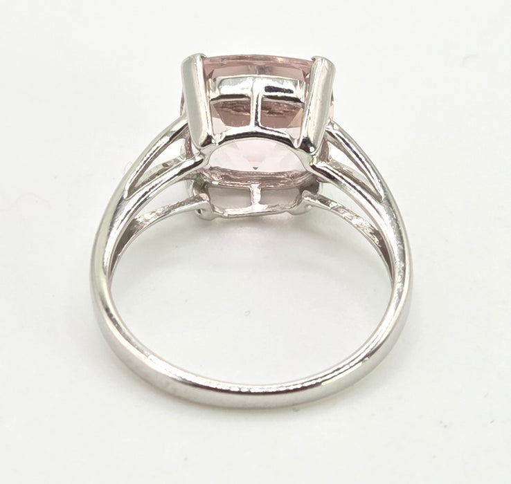 2710: 9ct White Gold Pink Morganite Ring
