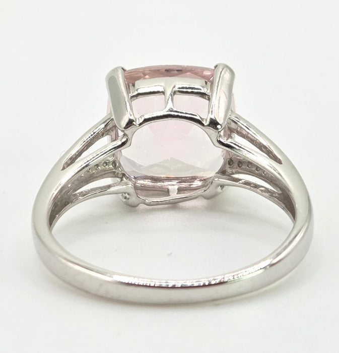 2710: 9ct White Gold Pink Morganite Ring