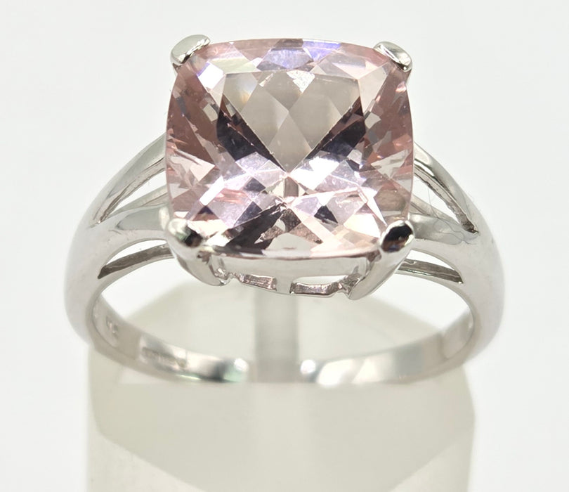 2710: 9ct White Gold Pink Morganite Ring