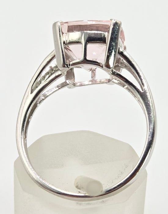 2710: 9ct White Gold Pink Morganite Ring