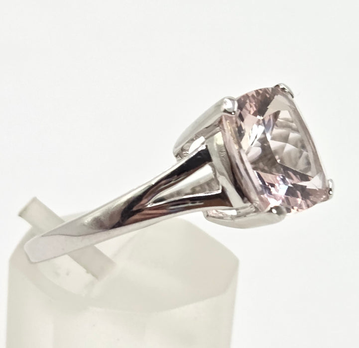 2710: 9ct White Gold Pink Morganite Ring
