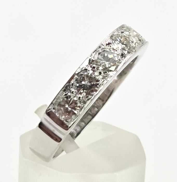 2584: Vintage 18ct White Gold 7 x (0.25ct) Natural Diamonds Ring - 1.75ct Total- From 1974