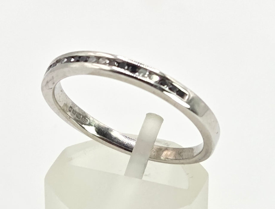 6427: Vintage 9ct White Gold Black & White Natural Diamonds Stacker Ring