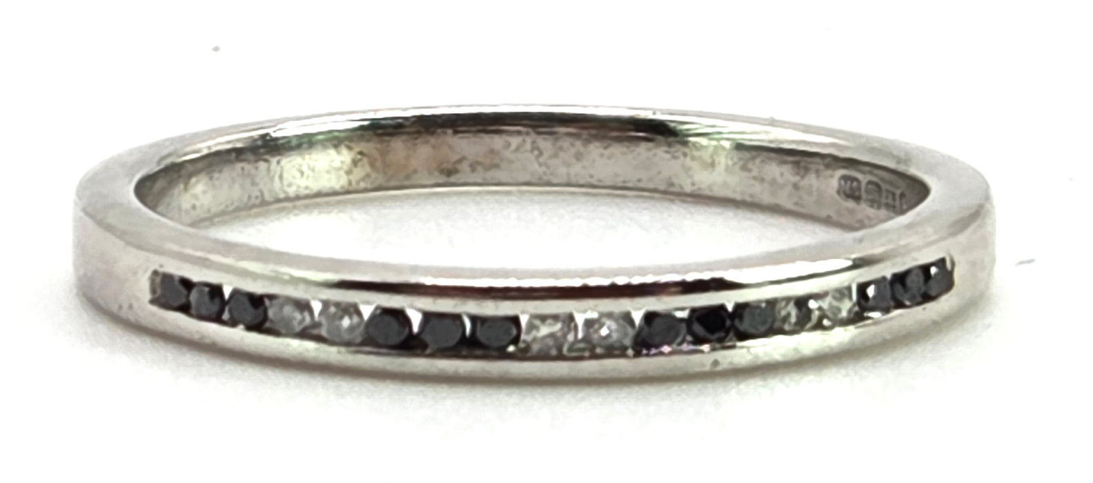 6427: Vintage 9ct White Gold Black & White Natural Diamonds Stacker Ring