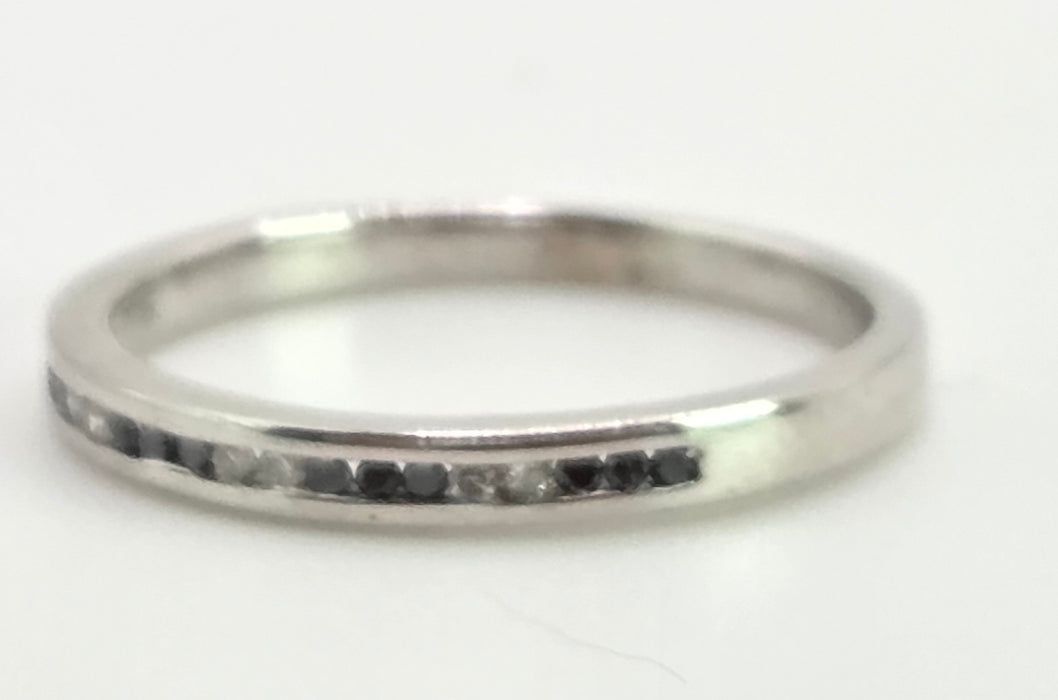 6427: Vintage 9ct White Gold Black & White Natural Diamonds Stacker Ring