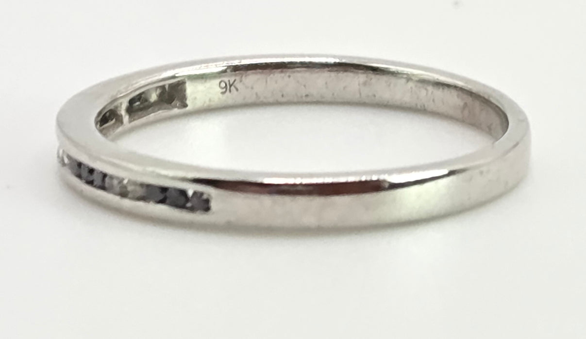 6427: Vintage 9ct White Gold Black & White Natural Diamonds Stacker Ring
