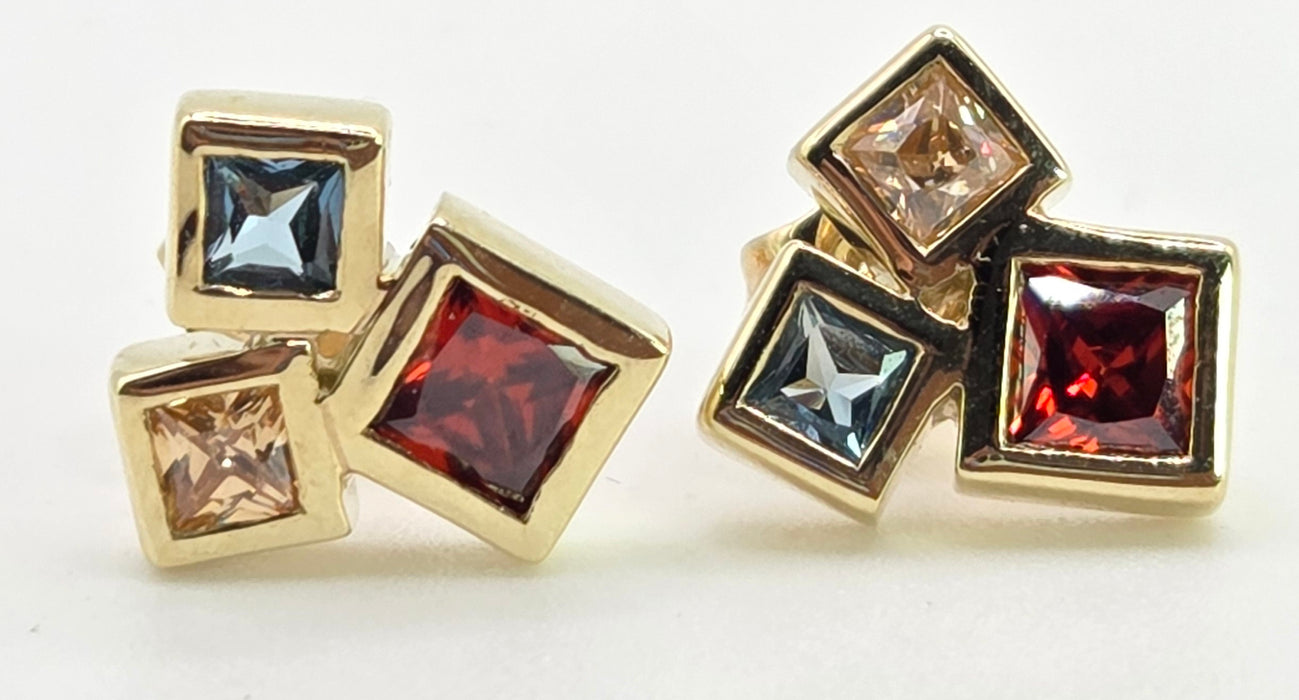 2593: Vintage:  8ct Gold Gemstone Trilogy Stud Earrings