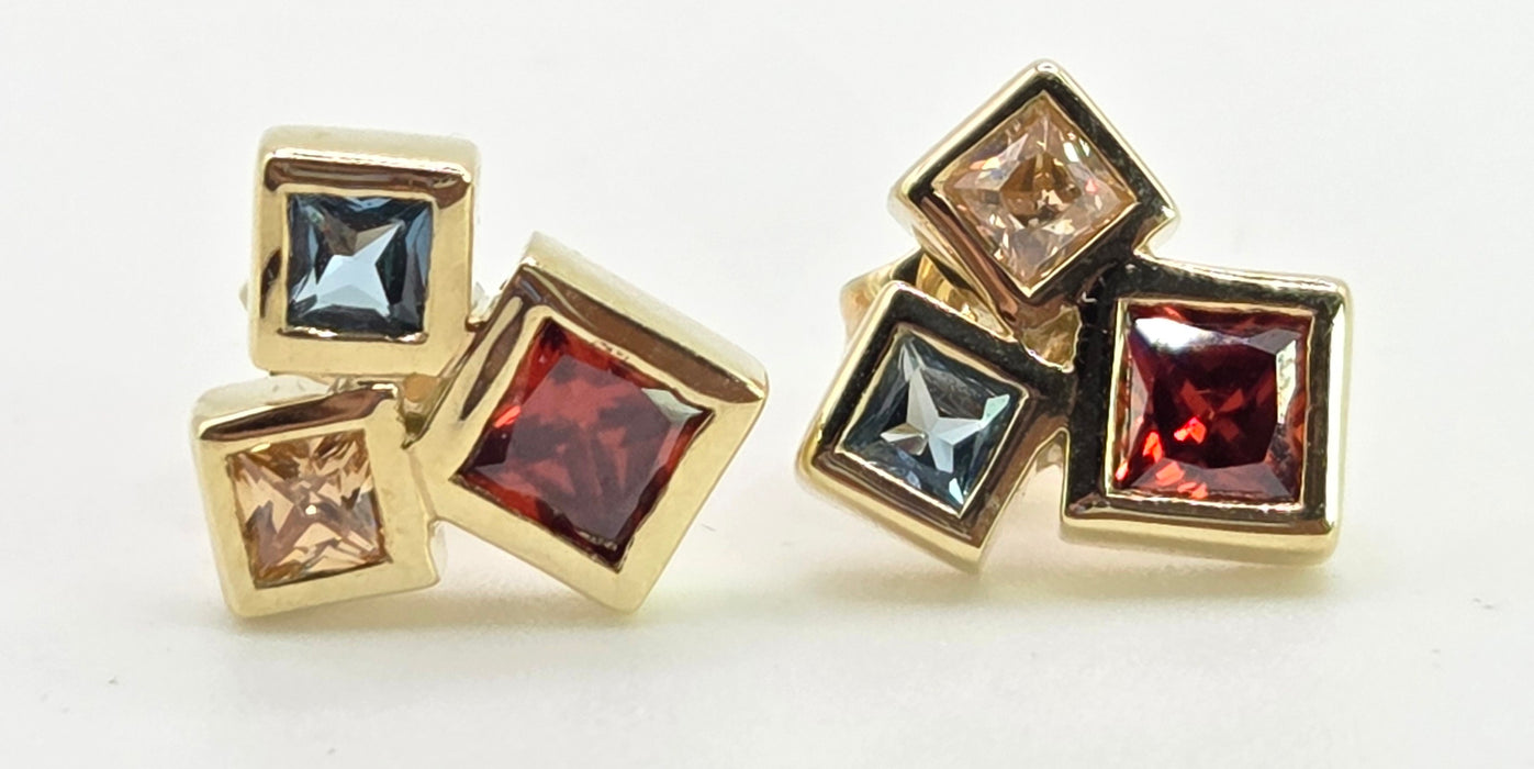 2593: Vintage:  8ct Gold Gemstone Trilogy Stud Earrings